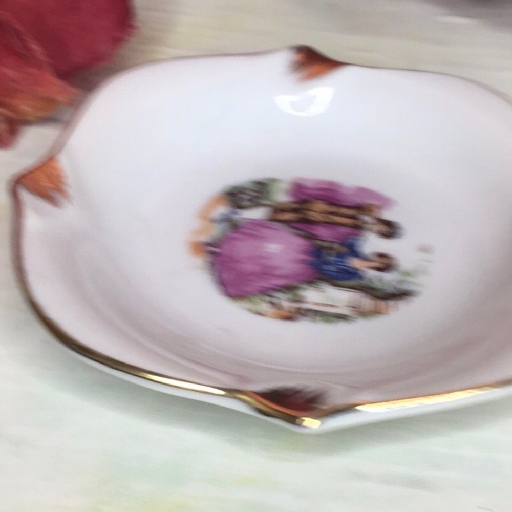 Vintage MCM Porcelain   Fragonard’s Courting Couple  Ashtray Trinket Dish - Picture 5 of 9
